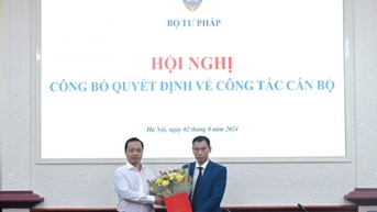 Trao Quyết định bổ nhiệm Tổng Biên tập Tạp chí Dân chủ và Pháp luật