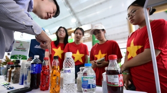 Khám phá hành trình đổi đời cho chai nhựa tại Ngày hội Việt Nam Xanh