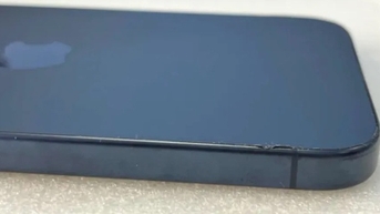 iPhone 15 Pro dính lỗi bị tróc viền mặt lưng