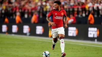 Dortmund giải cứu Sancho khỏi Man Utd