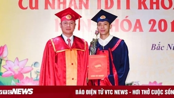Văn Quyết tốt nghiệp cử nhân chuyên ngành bóng đá