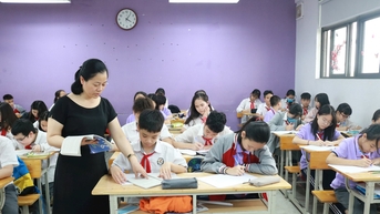 Cả nước thiếu hơn 113 nghìn giáo viên, thầy cô áp lực dạy tăng giờ