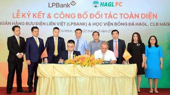 Bầu Đức có cú bắt tay lịch sử với bầu Thụy, đổi tên CLB HAGL