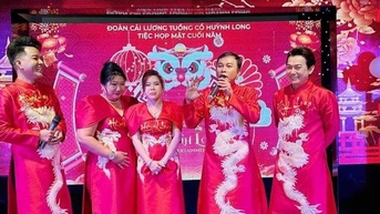 Hoai Linh, Huu Quoc, Binh Tinh និងសិល្បករបានប្រមូលផ្តុំគ្នាដើម្បីអបអរសាទរខួបលើកទី 7 នៃវិបុលភាពរបស់ក្រុម Huynh Long។