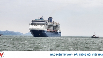 Tàu du lịch cùng hơn 3.000 khách cập cảng Chân Mây, Thừa Thiên Huế
