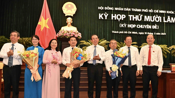 Trao quyết định phê chuẩn kết quả bầu chức vụ Phó Chủ tịch UBND TPHCM