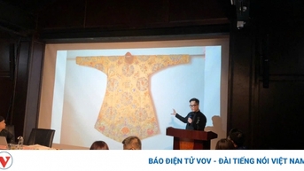 Áo dài truyền thống liệu có thể trở thành quốc phục?