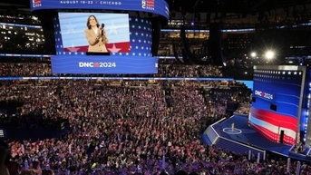 Bà Harris chính thức có "danh phận" mới, đảng Dân chủ "tận hưởng" không khí lạc quan hứng khởi từ hy vọng