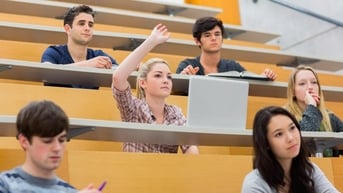 Quốc gia 80% dân số nói được đa ngôn ngữ, 95% thanh niên thông thạo tiếng Anh