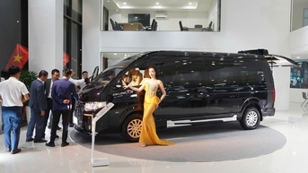 Đèo Cả đặt hàng xe Kimlong ngay khi thương hiệu này khai trương showroom tại TP.HCM