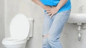 Nước tiểu nhiều bọt: Cảnh giác 5 bệnh nguy hiểm