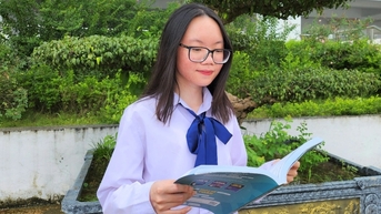 Nữ thủ khoa "kép" toàn quốc muốn trở thành cô giáo để giúp trẻ em nghèo