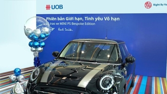 Khách hàng UOB Việt Nam 'quay số trúng xe' MINI Cooper trị giá gần 2 tỉ đồng