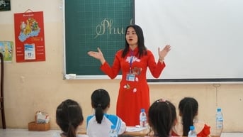Thời gian vào lớp của học sinh tiểu học tại TPHCM là mấy giờ?