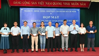 Thành phố Hồ Chí Minh khen thưởng các tác giả, nhóm tác giả đoạt Giải Báo chí Quốc gia