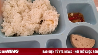 Giáo viên bật khóc đối thoại với Chủ tịch huyện