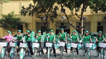 Hoa hậu Ngọc Hân đạp xe diễu hành lan tỏa lối sống xanh và tiết kiệm