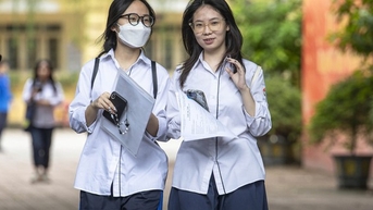 2 điểm 10 môn ngữ văn, không có điểm 10 môn toán