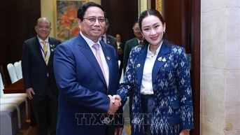 팜 민 친 총리가 태국 파에통탄 시나왓 총리와 회동했습니다.