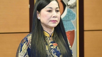 국회의원 황티투이란 여사의 직무 및 권한을 일시 정지합니다.
