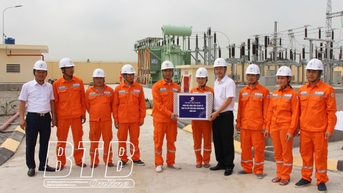 Lãnh đạo Tổng Công ty Điện lực miền Bắc thăm hỏi, động viên cán bộ, công nhân trực bảo đảm điện mùa nắng nóng