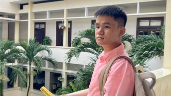 Bị bỏ rơi từ nhỏ, nương nhờ nhà chùa nhiều lần, chàng trai Phú Yên đậu Đại học Kinh tế TP.HCM