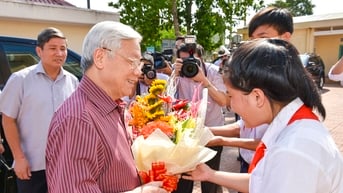 Những khoảnh khắc gần gũi, bình dị của Tổng Bí thư Nguyễn Phú Trọng