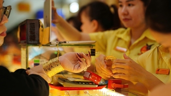 Giá vàng lại tăng thẳng đứng