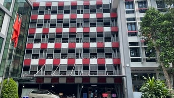 Nhà xe 6 tầng hiện đại miễn phí cho sinh viên, mỗi năm khoảng 4 tỉ đồng
