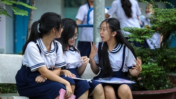 Xếp học sinh giỏi kế bạn yếu, có giúp nhau cùng tiến bộ?