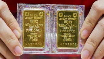 Vàng nhẫn bật tăng, vàng miếng lao dốc