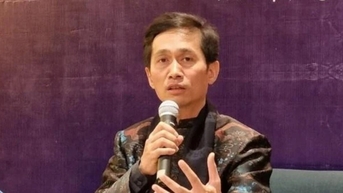 응우옌 도 랑 씨는 법적 문제로 어려움을 겪고 있으며, 그의 아내는 주식을 매각하려고 합니다.
