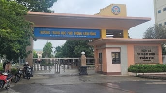 Học sinh THPT đỗ vào trường lấy điểm thấp nay chuyển sang trường 'tốp trên': bất thường?