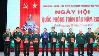 អនុលេខាអចិន្ត្រៃយ៍គណៈកម្មាធិការបក្សទីក្រុងបានចូលរួមទិវាការពារជាតិនៅវួដ Vinh Phuc