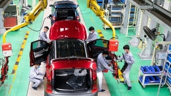 Giảm 50% phí trước bạ ô tô sản xuất trong nước: Có phải ưu đãi người giàu?