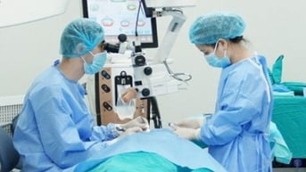 Nguy cơ mất thị lực vĩnh viễn do lạm dụng thuốc nhỏ mắt chứa corticoid