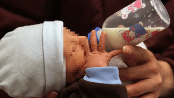 Thử nghiệm 'sữa pha phân' tăng cường hệ vi sinh cho trẻ sinh mổ