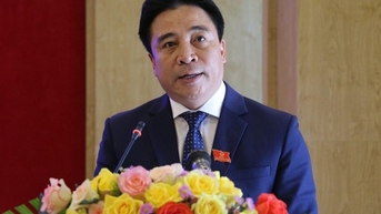 Nguyen Khac Toan 씨는 Khanh Hoa 지방 당 위원회의 업무를 운영하고 있습니다.