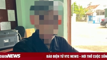 푸옌의 한 청년이 두 다리로 오토바이를 탄 혐의로 370만 VND 이상의 벌금을 물었습니다.
