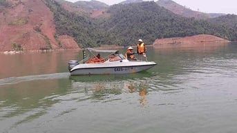 50 người tìm hai phụ nữ mất tích trên hồ thủy điện Sơn La