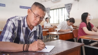 Thí sinh U50 xin phúc khảo bài thi môn lịch sử