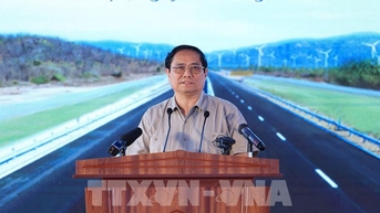 총리, 깜람-빈하오 고속도로 및 디엔쩌우-바이봇 고속도로 활용 명령