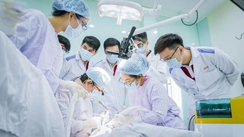 Điểm chuẩn khối sức khỏe gây sốc: Rớt sư phạm, xã hội mới về y dược?