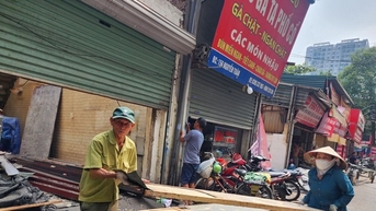 Cận cảnh hàng chục hộ gia đình tháo dỡ công trình, di dời tài sản trước ngày cưỡng chế trên đường Nguyễn Tuân