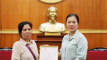 Cần hỗ trợ dài hơi để người dân tái thiết cuộc sống khi bão lũ đi qua