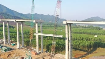 Hợp long cầu cạn có trụ cao nhất cao tốc Diễn Châu