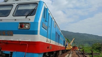 Đường sắt Bắc - Nam thông tuyến sau sự cố tàu trật bánh trên đèo Hải Vân