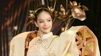 Hoa hậu Thanh Thủy mang khung cửi dệt lụa nặng 5kg diễn Miss International 2024