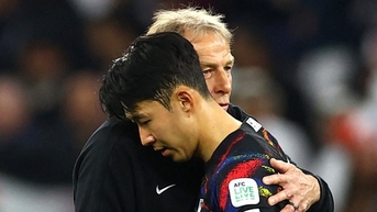 HLV Klinsmann im lặng tuyệt đối trước màn xô xát của các ngôi sao đội tuyển Hàn Quốc