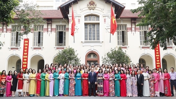 Phụ nữ ngành TT&TT giỏi việc nước, đảm việc nhà